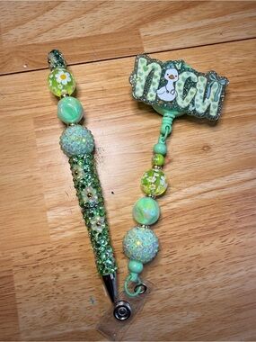 NICU Nurse Green Goose Floral Rhinestone Beaded Pen and Matching Badge Reel Set